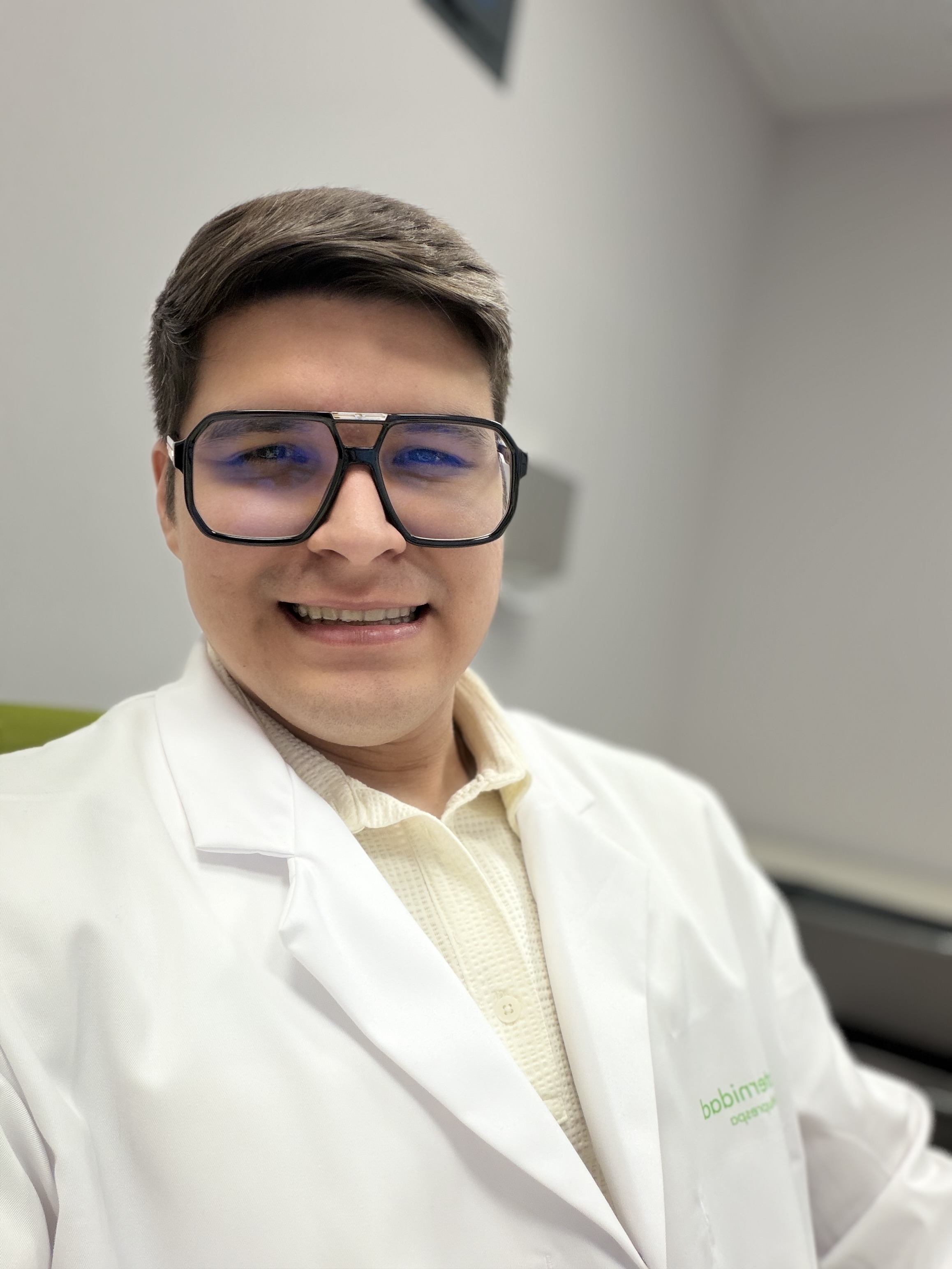 Dr Carlos Hernández